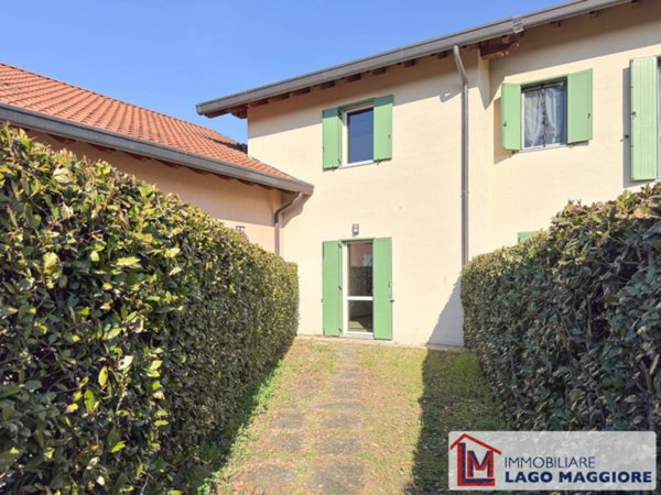 casa indipendente in vendita ad Ispra in zona Quassa