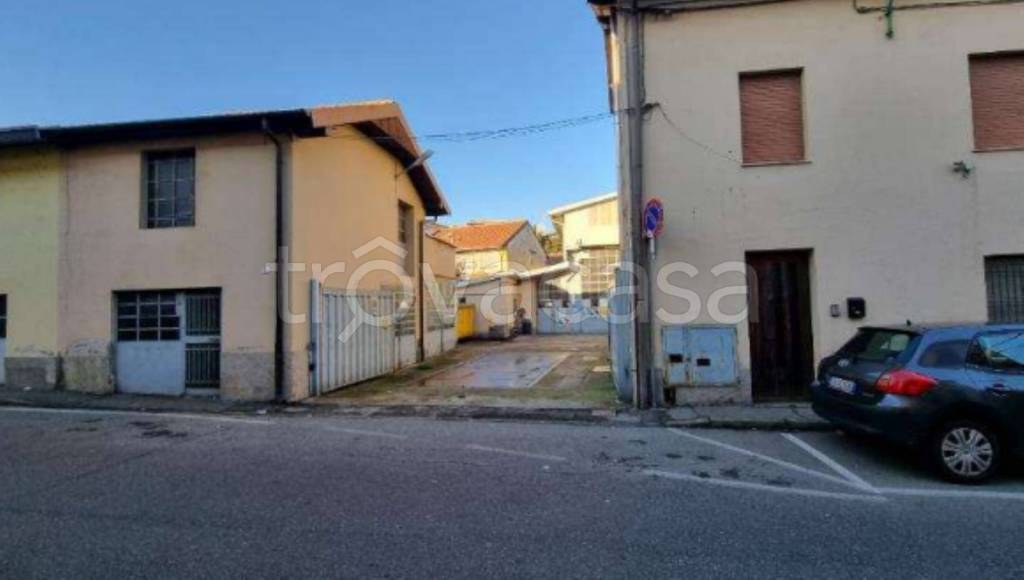 locale commerciale in vendita a Jerago con Orago