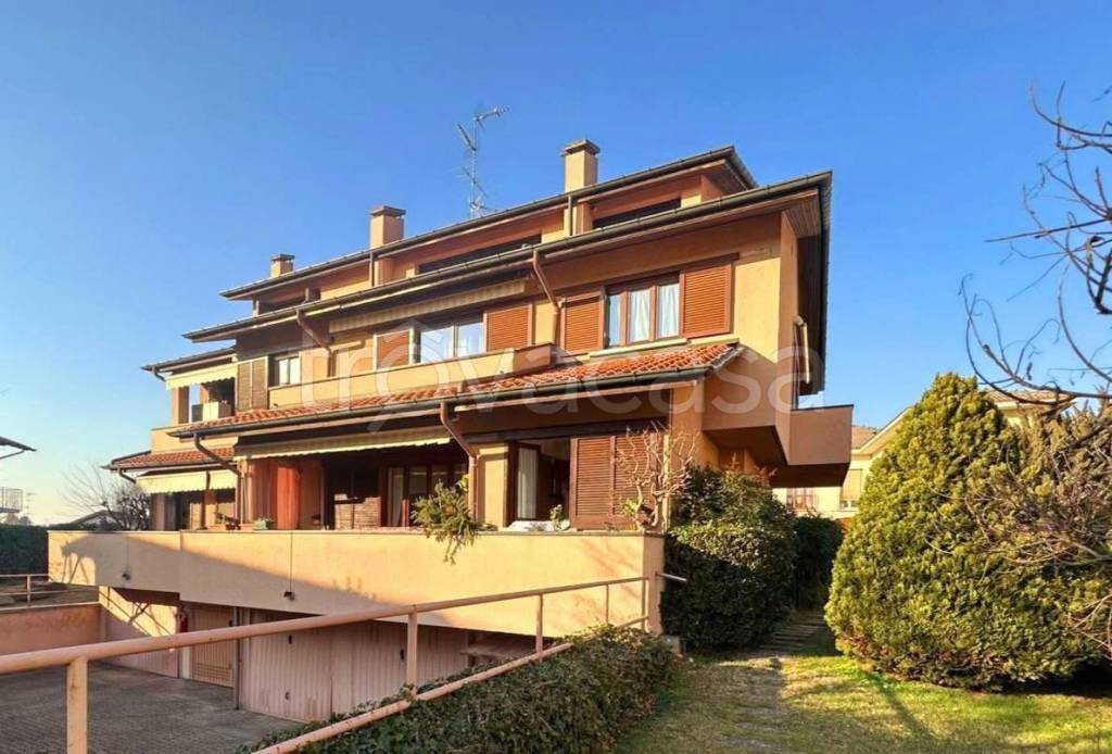 appartamento in vendita a Jerago con Orago
