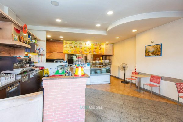 locale commerciale in vendita a Jerago con Orago