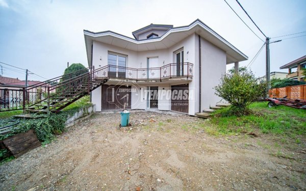casa indipendente in vendita a Jerago con Orago