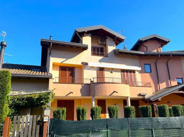 appartamento in vendita a Jerago con Orago