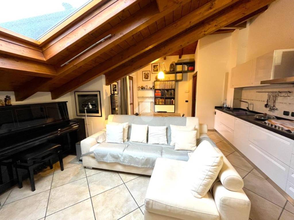 appartamento in vendita a Jerago con Orago