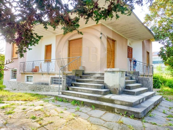 casa indipendente in vendita a Jerago con Orago