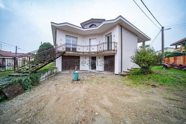 casa indipendente in vendita a Jerago con Orago