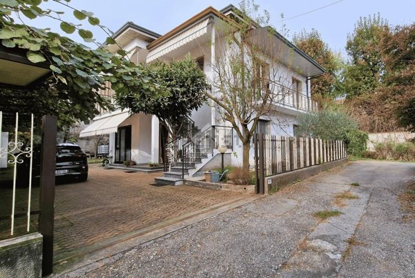 casa indipendente in vendita a Jerago con Orago