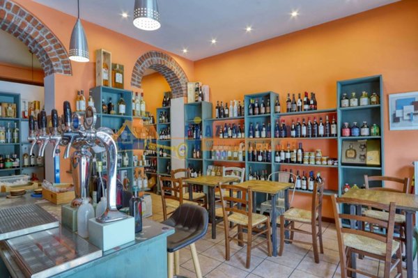 negozio in vendita a Jerago con Orago