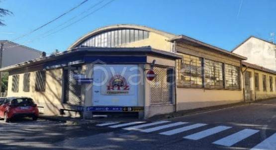 locale commerciale in vendita a Jerago con Orago