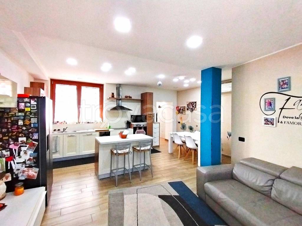 casa indipendente in vendita a Jerago con Orago