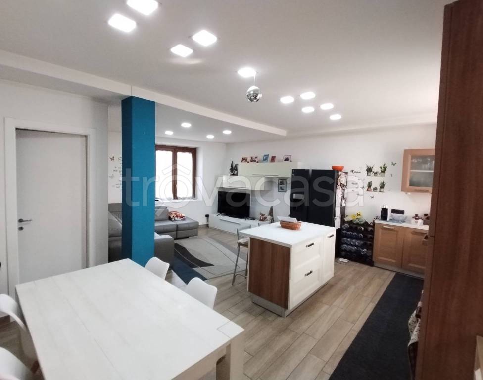 casa indipendente in vendita a Jerago con Orago