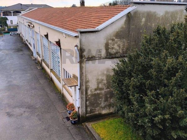 negozio in vendita a Jerago con Orago