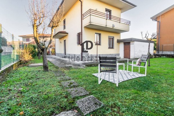 casa indipendente in vendita a Jerago con Orago