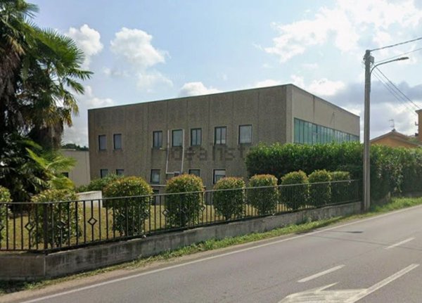 locale di sgombero in vendita a Jerago con Orago