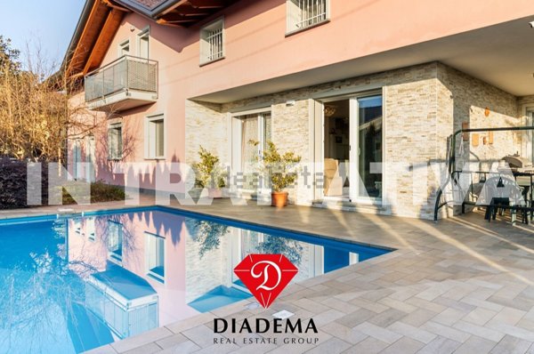 casa indipendente in vendita a Jerago con Orago