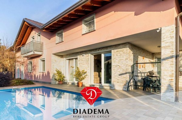 casa indipendente in vendita a Jerago con Orago