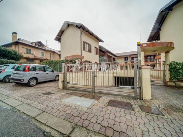 casa indipendente in vendita a Jerago con Orago