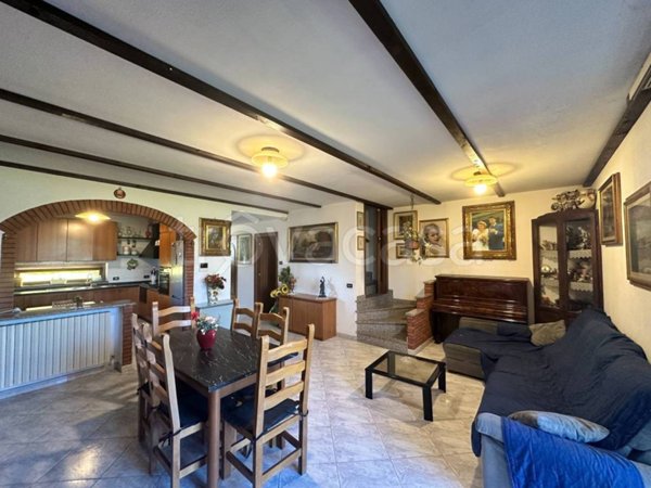 casa indipendente in vendita a Jerago con Orago