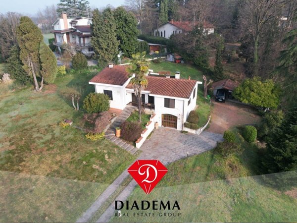 casa indipendente in vendita a Jerago con Orago