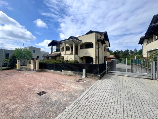 appartamento in vendita a Jerago con Orago