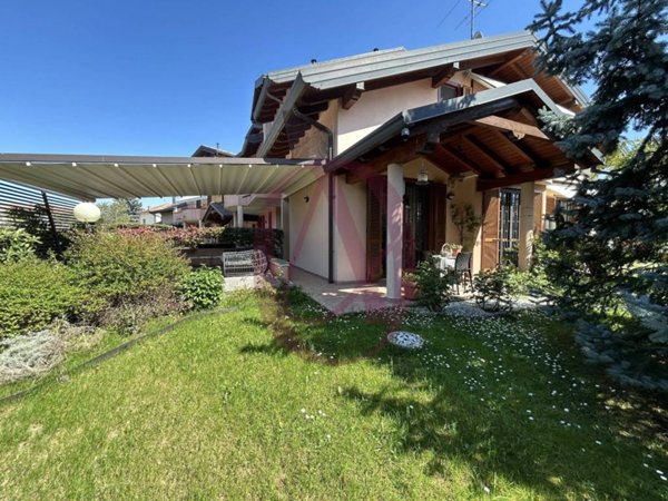 casa indipendente in vendita a Jerago con Orago