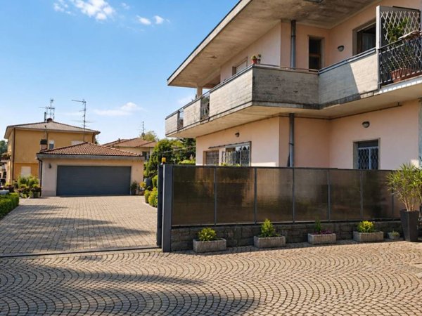 casa indipendente in vendita a Jerago con Orago