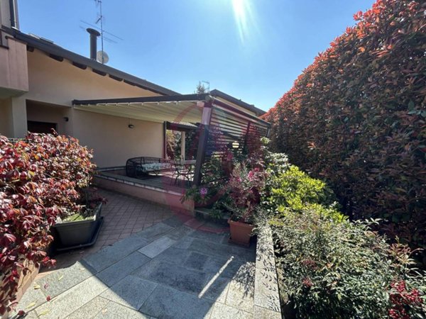 casa indipendente in vendita a Jerago con Orago