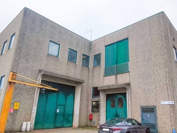 locale commerciale in vendita a Jerago con Orago