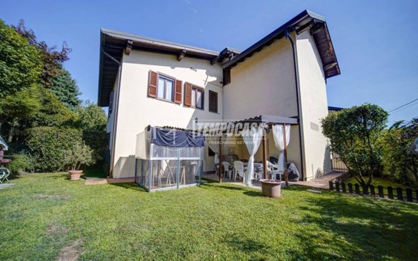 casa indipendente in vendita a Jerago con Orago