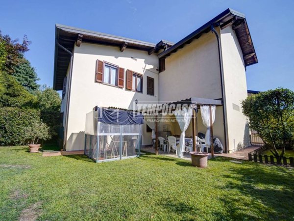 casa indipendente in vendita a Jerago con Orago