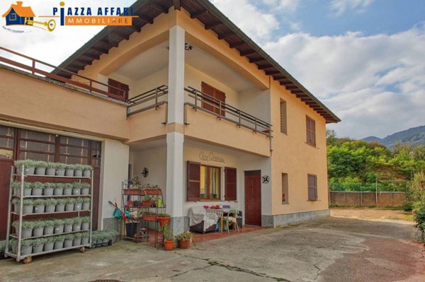 casa indipendente in vendita a Lavena Ponte Tresa