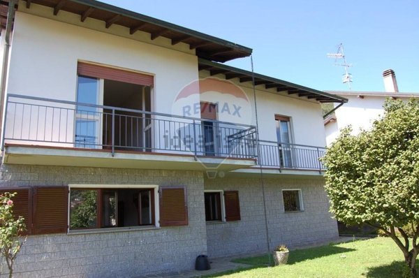 casa indipendente in vendita a Lavena Ponte Tresa