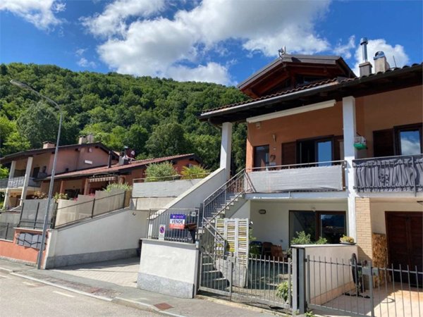 casa indipendente in vendita a Lavena Ponte Tresa