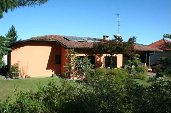 casa indipendente in vendita a Lavena Ponte Tresa