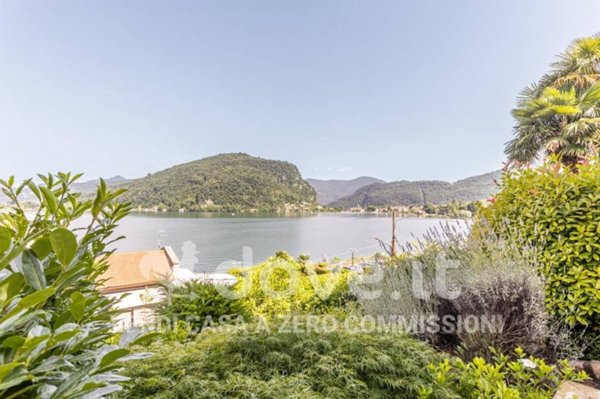 casa indipendente in vendita a Lavena Ponte Tresa in zona Ponte Tresa