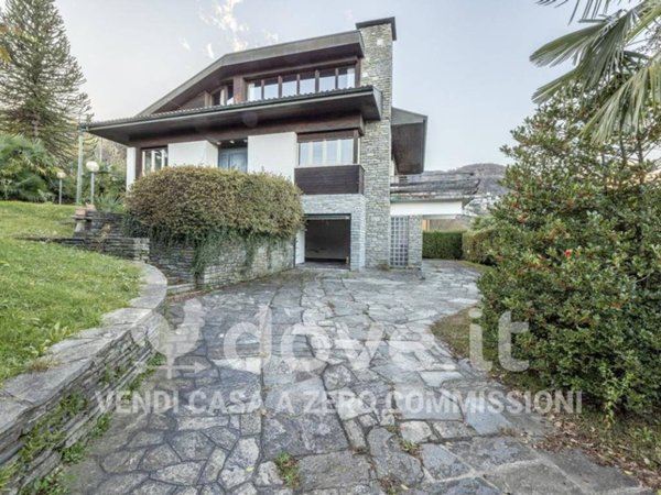 casa indipendente in vendita a Lavena Ponte Tresa in zona Ponte Tresa