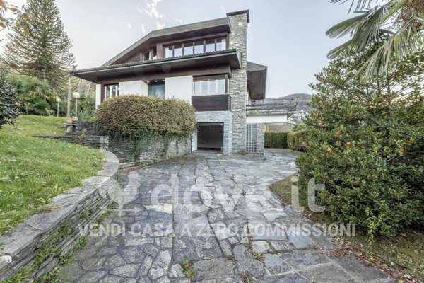 casa indipendente in vendita a Lavena Ponte Tresa in zona Ponte Tresa