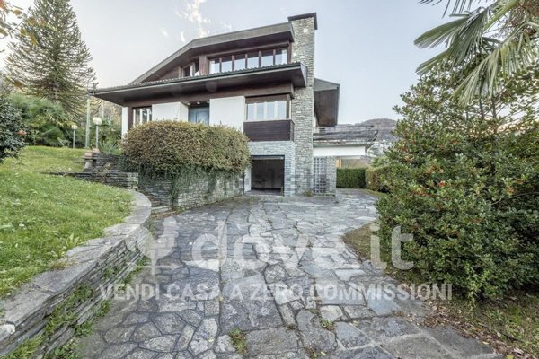 casa indipendente in vendita a Lavena Ponte Tresa