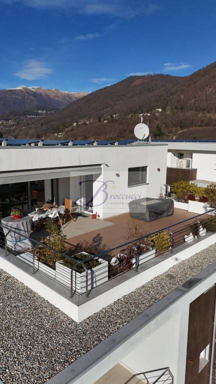 appartamento in vendita a Lavena Ponte Tresa in zona Lavena