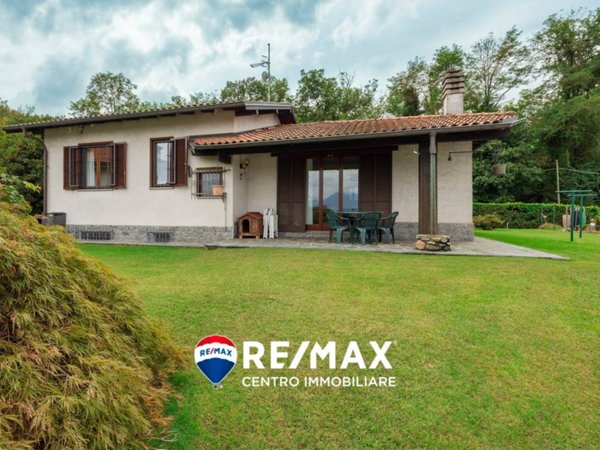 casa indipendente in vendita a Lavena Ponte Tresa in zona Piacco