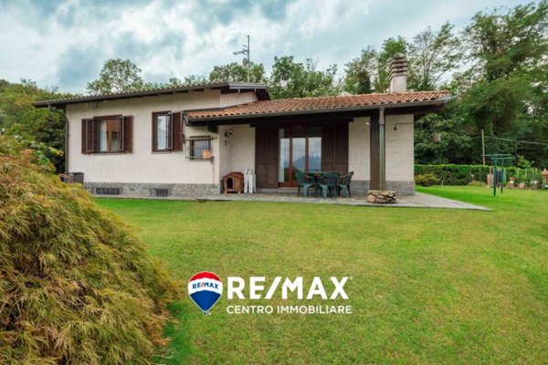 casa indipendente in vendita a Lavena Ponte Tresa in zona Piacco