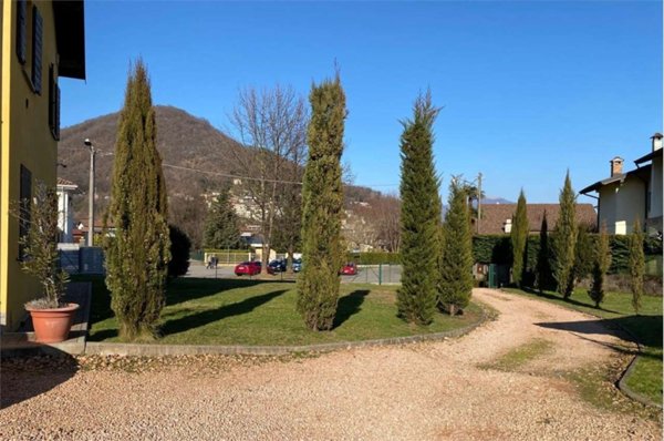 casa indipendente in vendita a Lavena Ponte Tresa