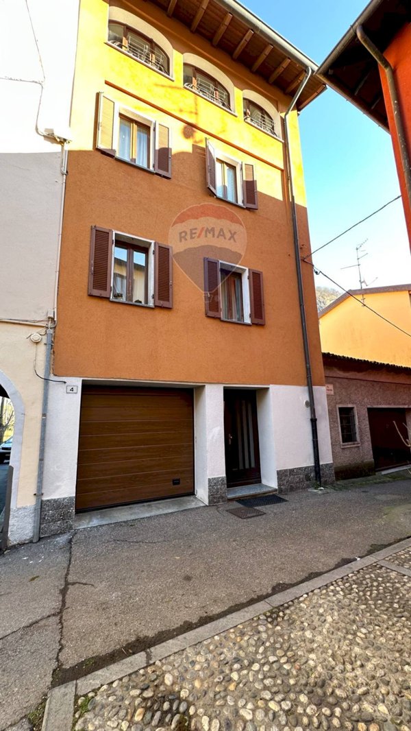casa indipendente in vendita a Lavena Ponte Tresa
