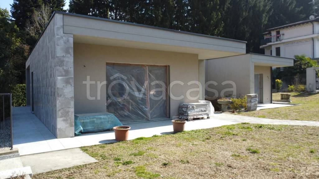 casa indipendente in vendita a Lavena Ponte Tresa in zona Ponte Tresa