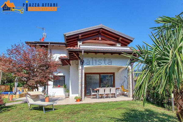 casa indipendente in vendita a Lavena Ponte Tresa in zona Lavena