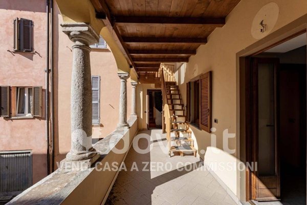 casa indipendente in vendita a Lavena Ponte Tresa in zona Lavena