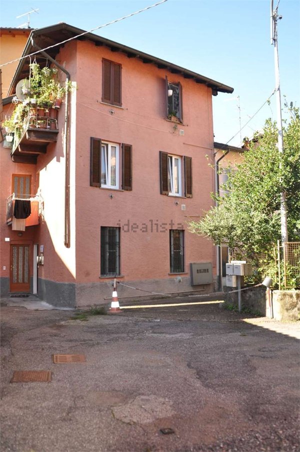 esavano in vendita a Lavena Ponte Tresa in zona Ponte Tresa