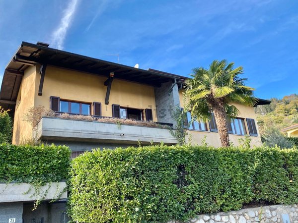 casa indipendente in vendita a Lavena Ponte Tresa