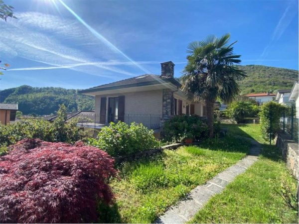 casa indipendente in vendita a Lavena Ponte Tresa