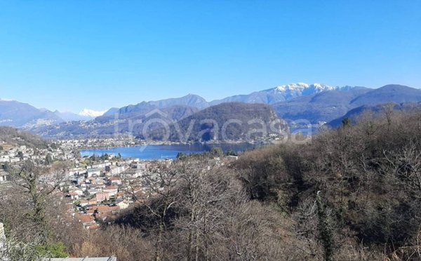 casa indipendente in vendita a Lavena Ponte Tresa in zona Ponte Tresa