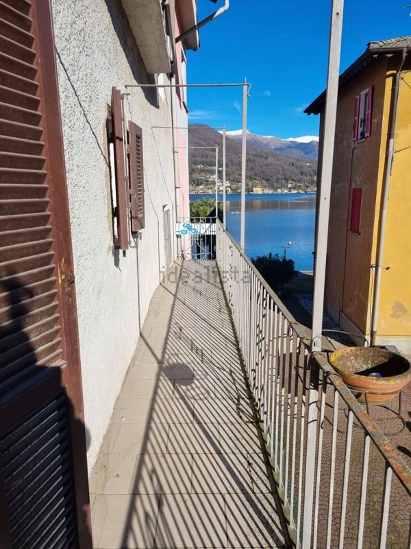 appartamento in vendita a Lavena Ponte Tresa in zona Lavena